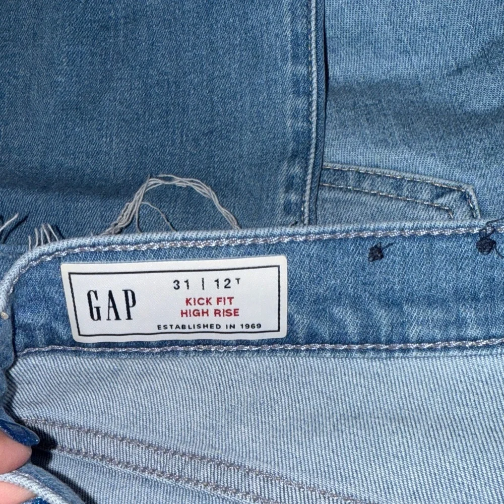 GAP tall Blue Distressed Jeans - Picture 3 of 3